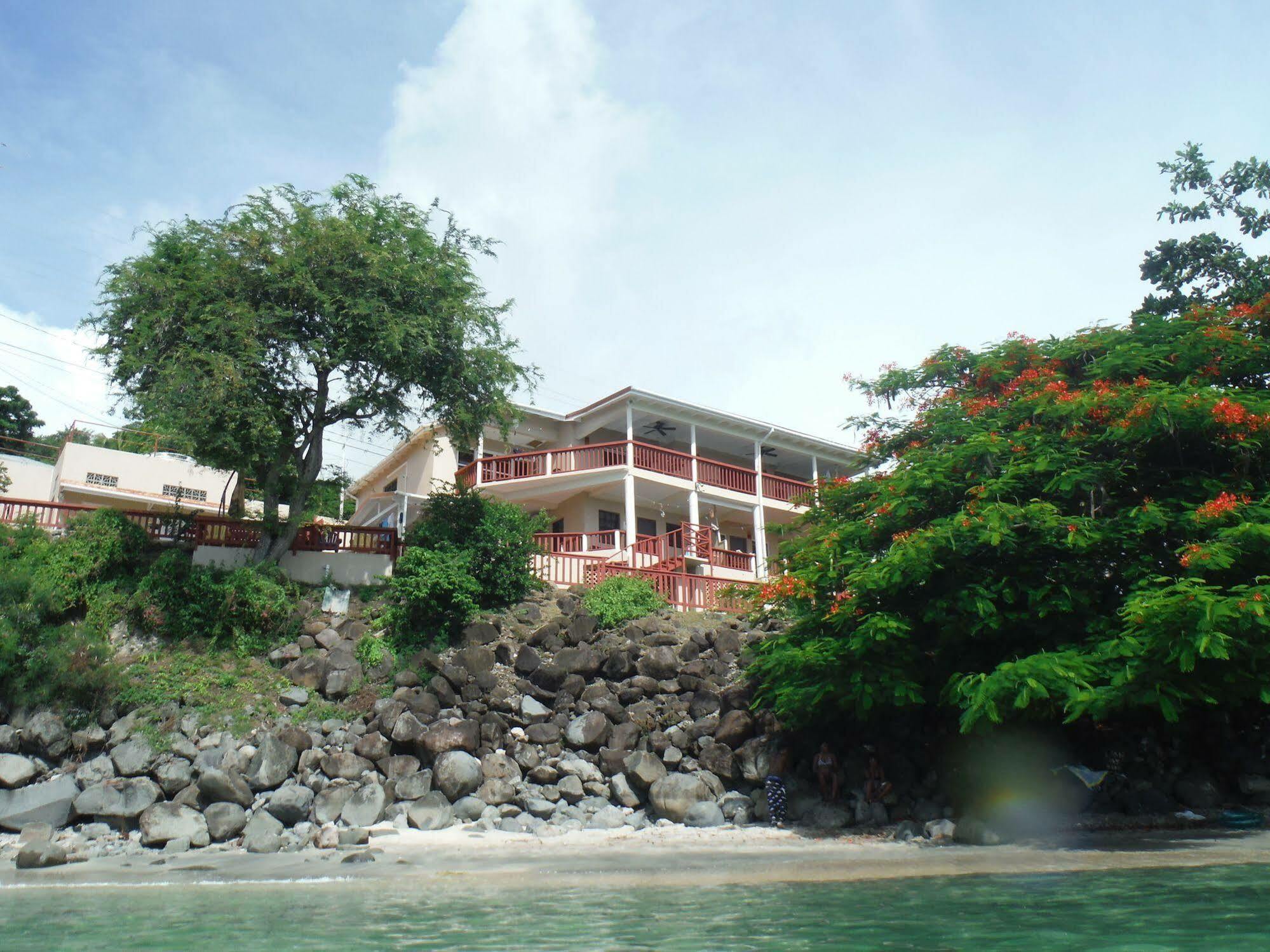 Sea Glass Place Hotel Belmont Exterior photo